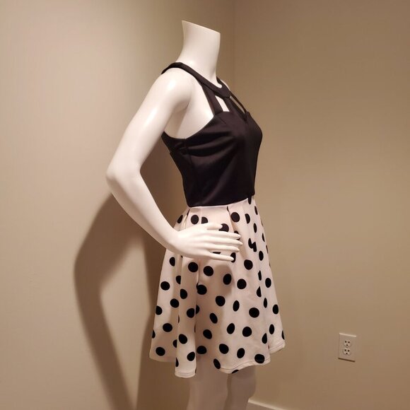 NWT Crystal Doll Cutout Fit and Flare Polka Dot Dress Black White Junior's 5 - Picture 7 of 8